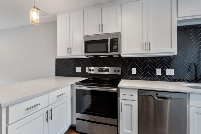 Building Photo - 3810 Southway Dr