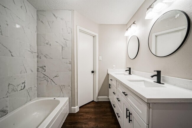 Building Photo - 16974 Cairntosh St