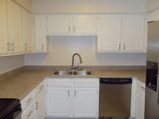 Building Photo - Beautifully Updated Second-Floor Condo! Section 8 Accepted! Rent special: $500 Move-In Special!