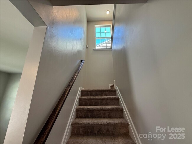 Building Photo - 15124 Evergreen House Dr