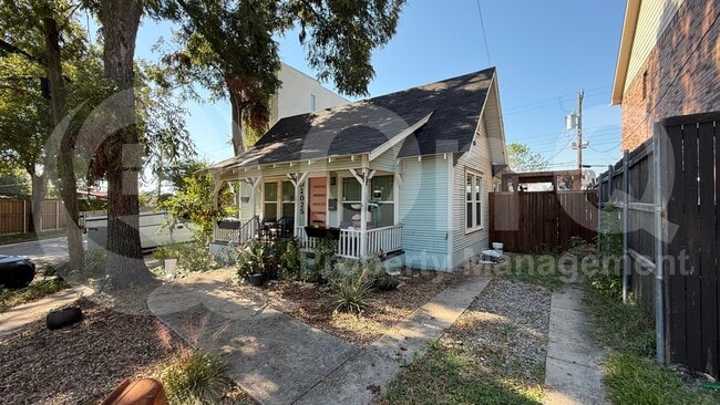 Building Photo - 2025 Glencoe St