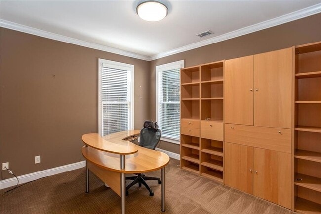 Building Photo - 3206 Windsor Lake Dr NE