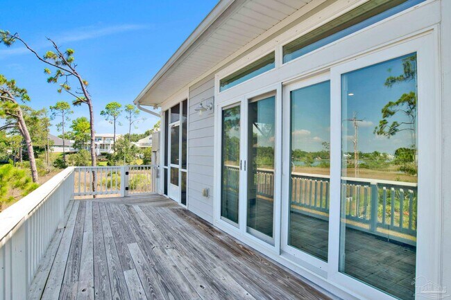 Building Photo - 16262 Tarpon Dr