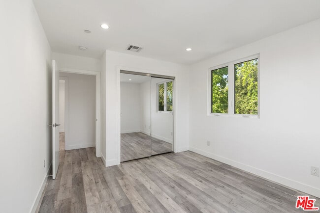 Building Photo - 5645 Willowcrest Ave