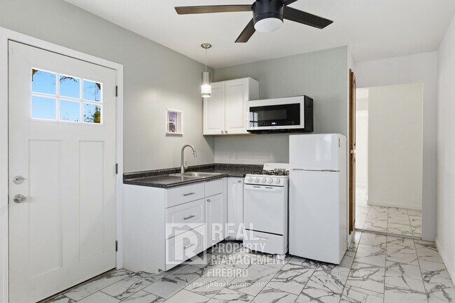 Building Photo - 1108 S Lebanon Ln