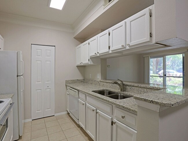 Building Photo - Royal Greens 11480-102