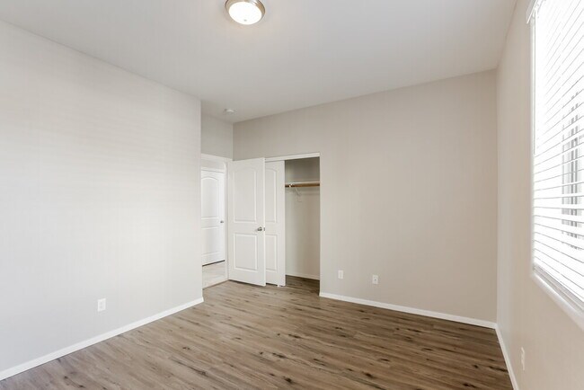 Building Photo - 1735 S Desert View Pl