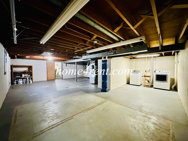 Building Photo - 11131 Wornall Rd