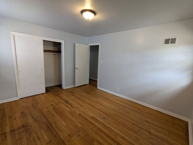Building Photo - 5618n27M