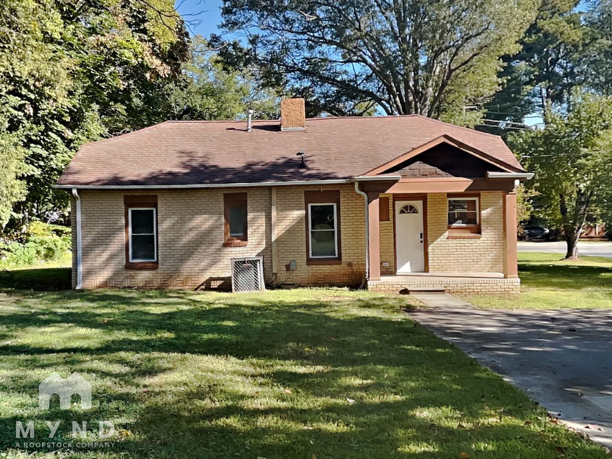 Building Photo - 2632 Shamrock Dr