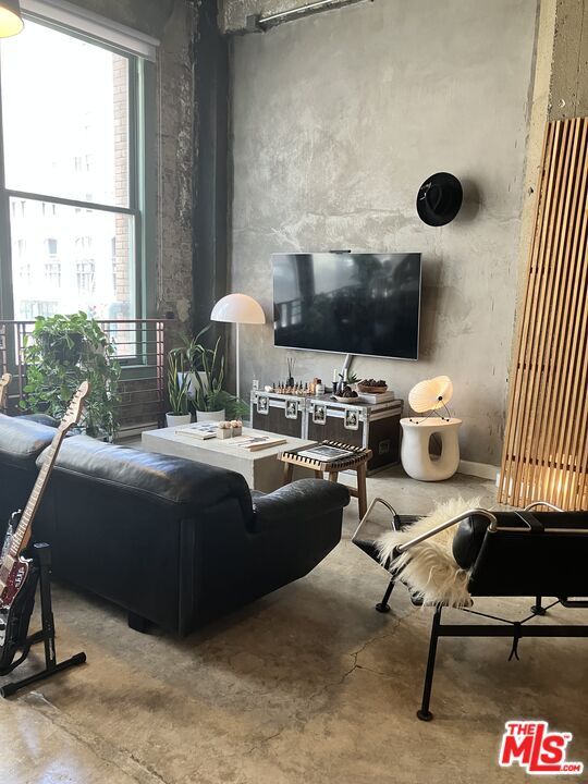 Primary Photo - 711 S Olive St