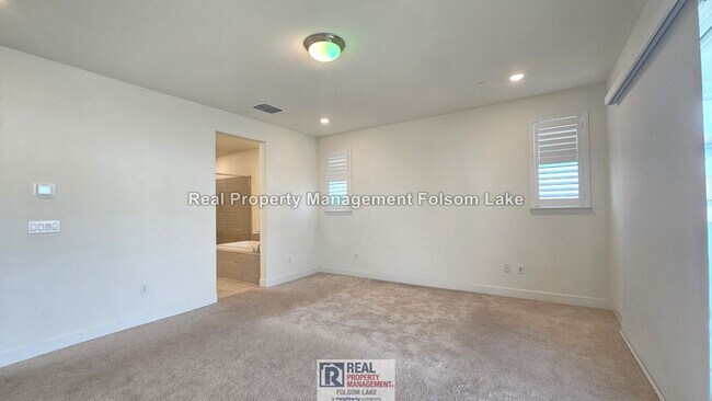 Building Photo - Upgraded 4 Bed + Loft | Solar | EV Charger | Outdoor Living | Folsom