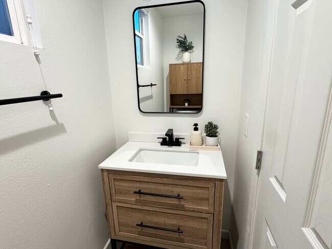 Building Photo - 297 Mildred St