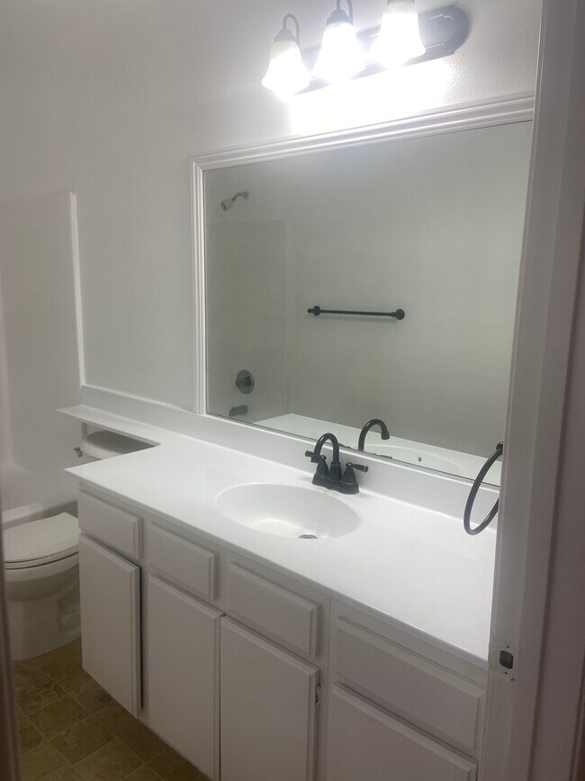 Building Photo - 415 S Verdugo Dr