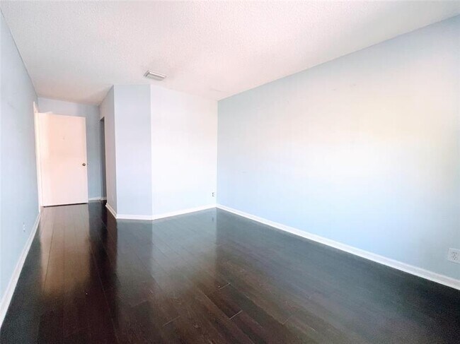 Building Photo - 2032 Discovery Cir E