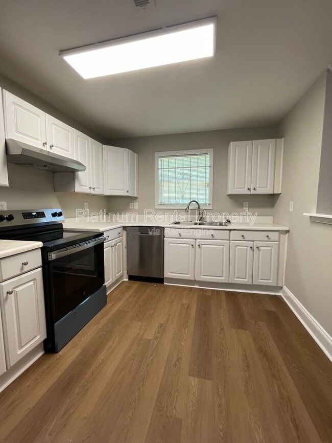 Building Photo - 1135 Coleman St SW