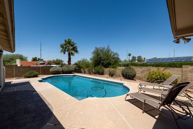 Building Photo - Charming 3BR House in Phoenix