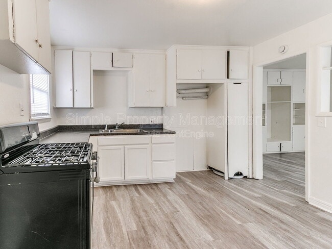 Building Photo - 538 E Indian Dr