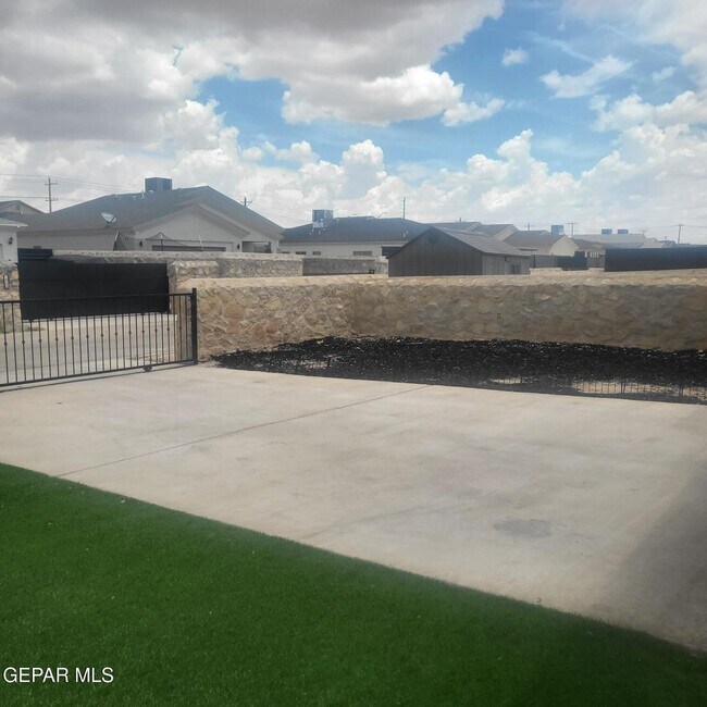 Building Photo - 14901 Tierra Isaiah Ave