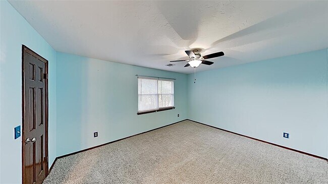 Building Photo - 1200 NW 199th St