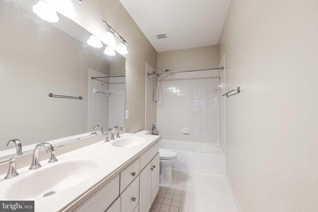 Building Photo - 2303 Sawtooth Oak Ct