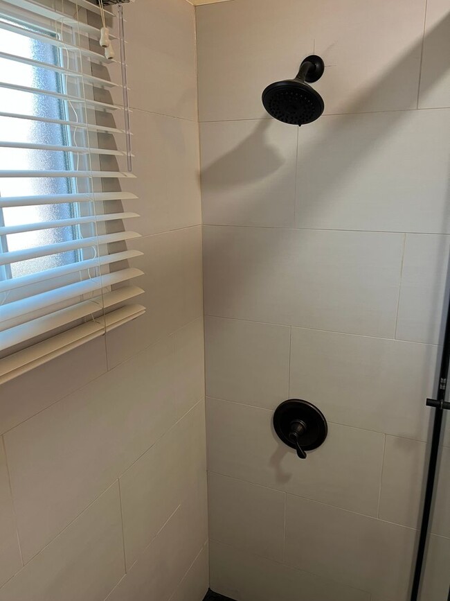 Building Photo - Beautifully Renovated 2 Bed / 1 Bath in Compton!