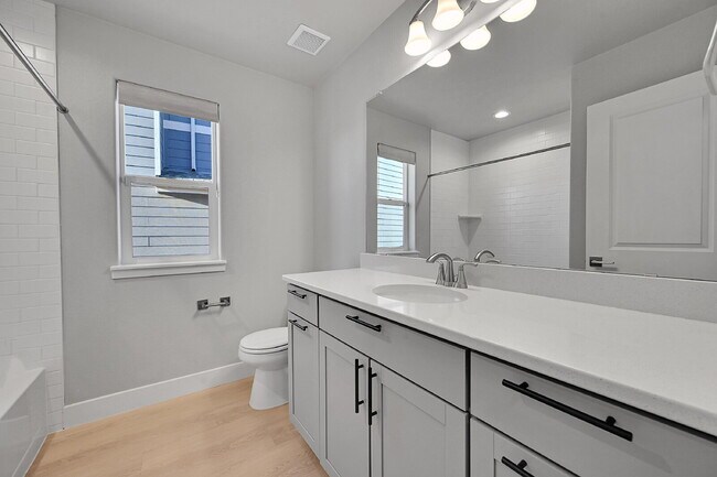 Building Photo - $2,650.00, 5-bed, 3-bed ranch-style home located in Colorado Springs with a large back yard.