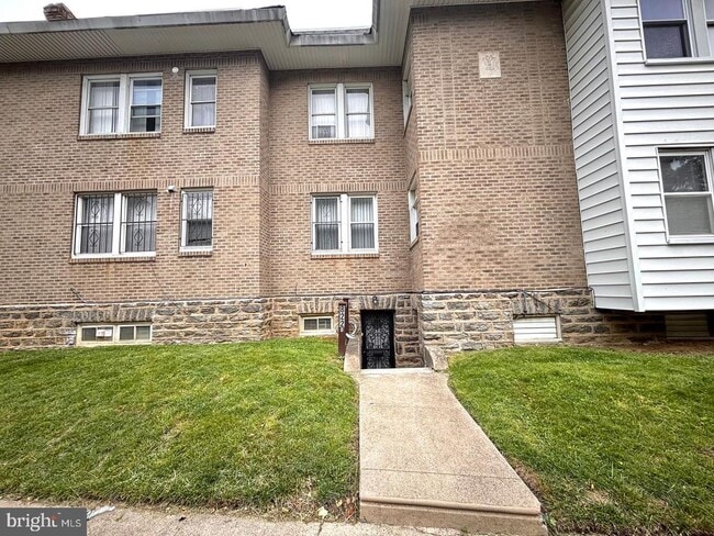 Building Photo - 822 69th Ave