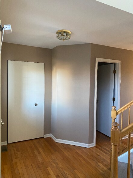 Building Photo - 1915 Chestnut Grove Dr