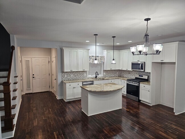 Building Photo - 1046 Grandset Dr