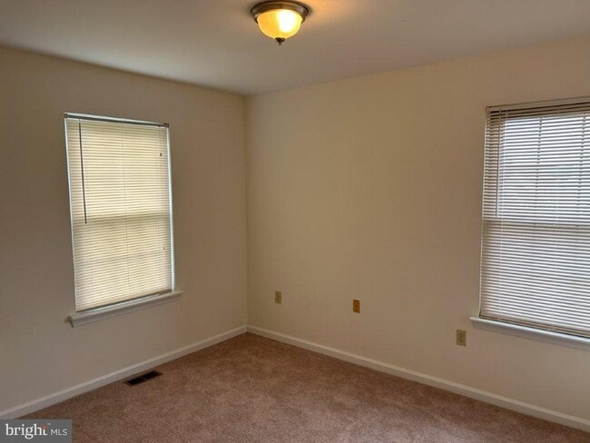 Building Photo - 12 Sumac Ct