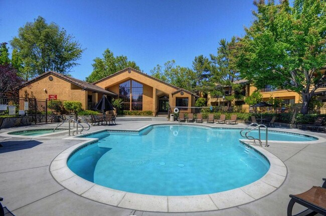 Building Photo - 401 Canyon Woods Pl