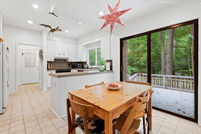 Building Photo - Price improvement - Gorgeous Home in Ironwoods Neighborhood Chapel Hill!!