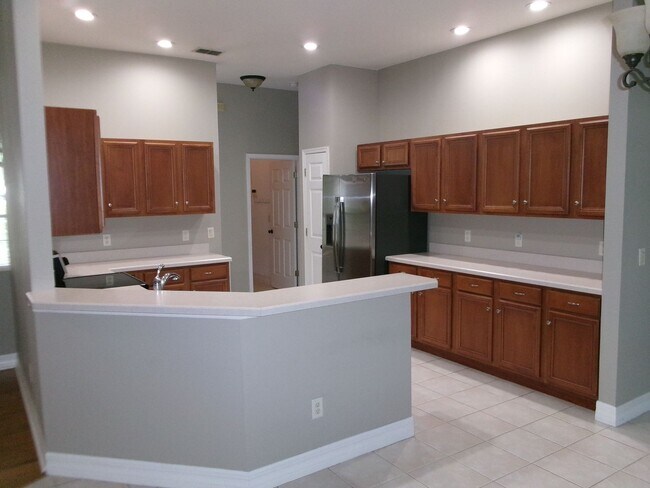 Building Photo - 12415 Lake Valley Dr