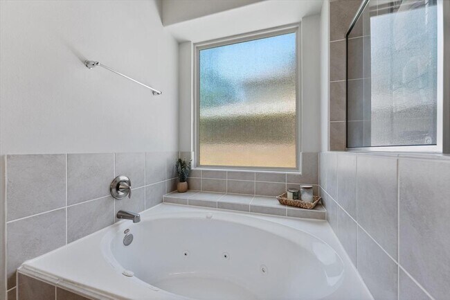 Building Photo - 3615 Spy Glass Hill Dr