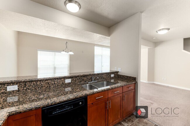 Building Photo - 520 E 500 S