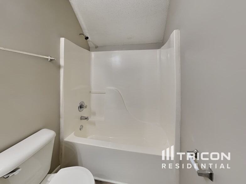 Building Photo - 4529 Persian Ct SW
