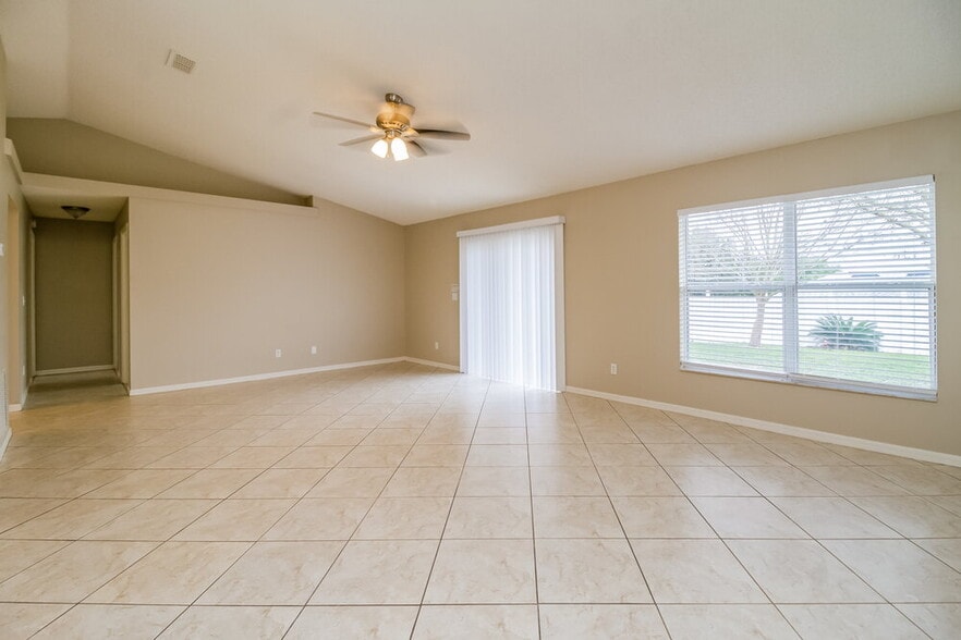 Building Photo - 12041 Goldenstar Ln