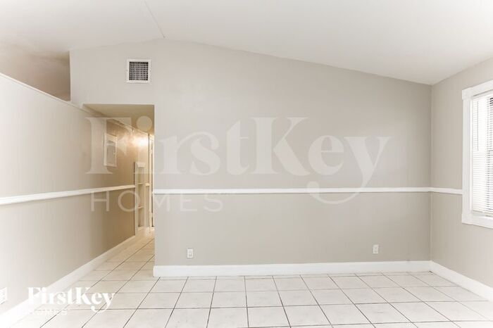 Building Photo - 1290 SW 28th Ave
