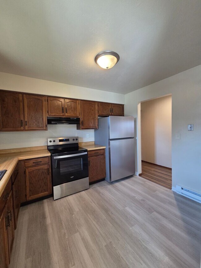 Building Photo - 6012 Boxwood Dr