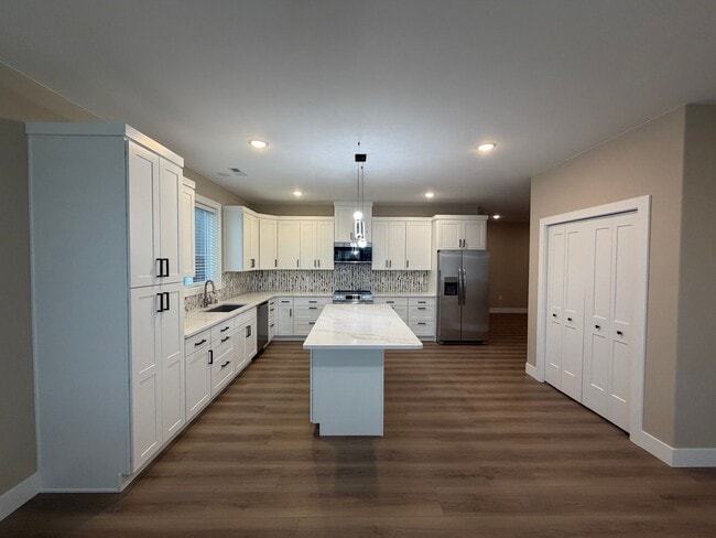 Building Photo - 2117 Carr Rd