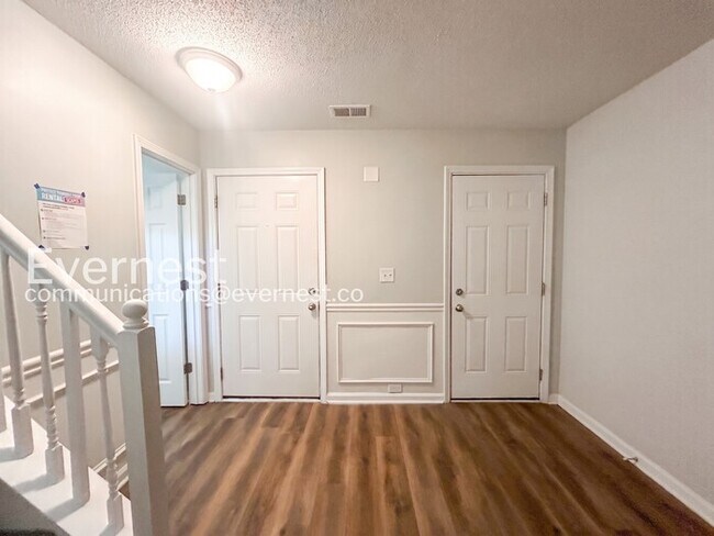 Building Photo - 5544 Bluegrass Dr