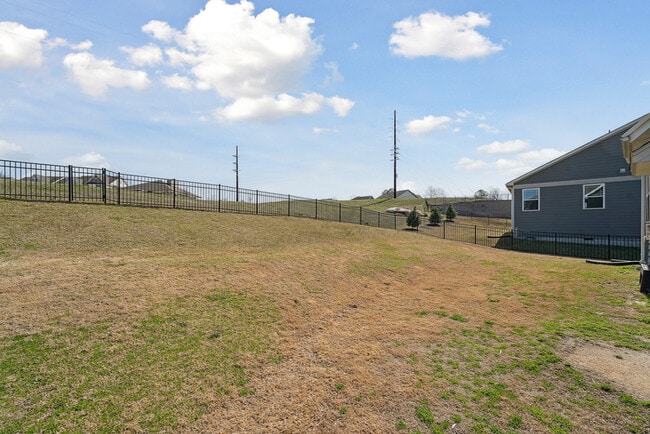 Building Photo - 2312 Longmont Dr