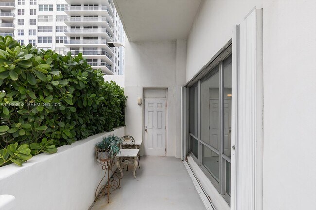 Building Photo - 2751 S Ocean Dr