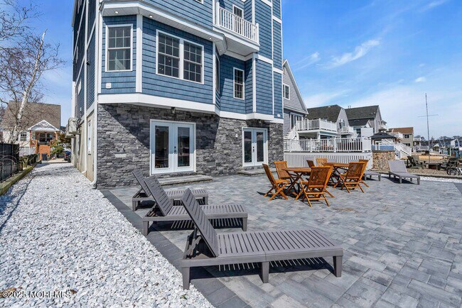 Building Photo - 141 Vanard Dr