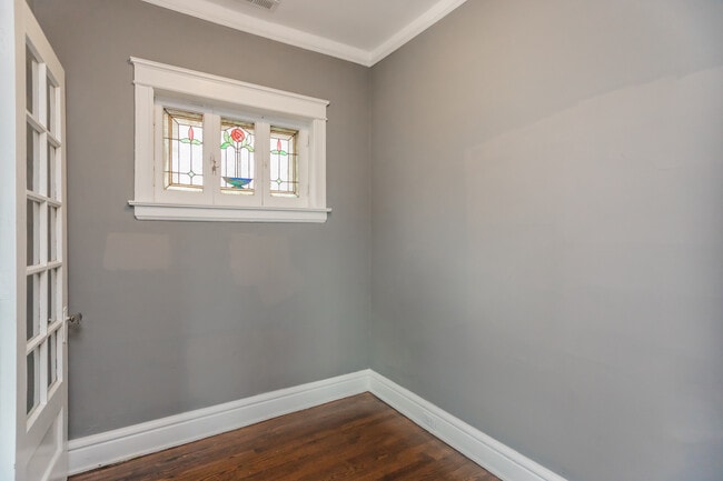 Building Photo - 334 S Oak Park Ave