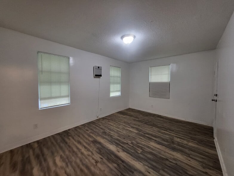 Building Photo - 3730 Lehigh St