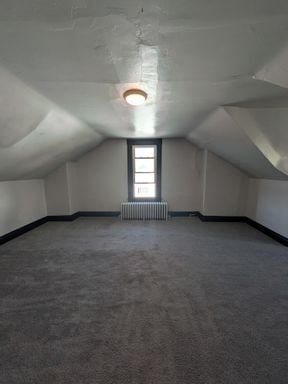 Building Photo - Newly Updated 3 bedroom in Carrick! Section 8 is considered