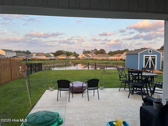 Building Photo - 519 Birdsong Dr