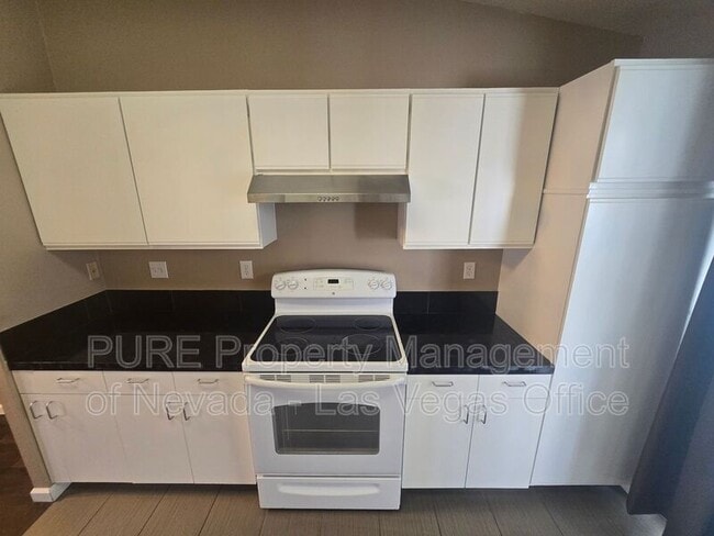 Building Photo - 4270 Rollingstone Dr